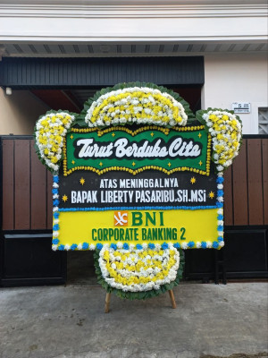 Papan Bunga Duka di Tapian Nauli