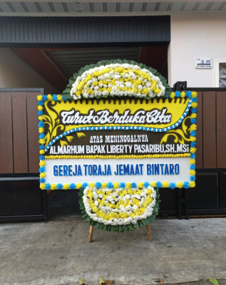 Papan Bunga Duka di Tapian Nauli