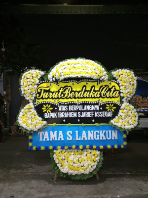Papan Bunga Duka di Tapian Nauli
